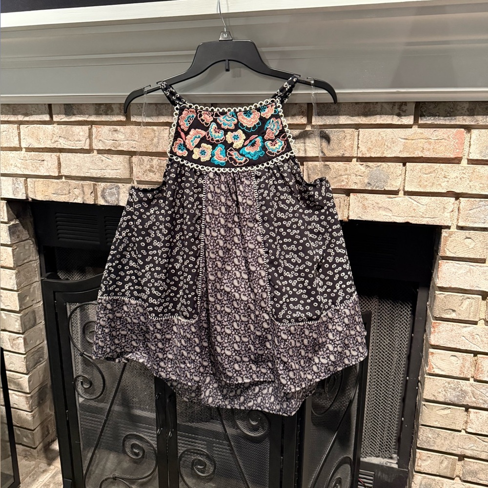 Entro sleeveless print tie halter swing top, black multi, size Large, EUC